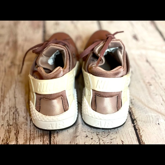 Women Nike Huarache Run 7.5 in Mauve - Picture 5 of 7